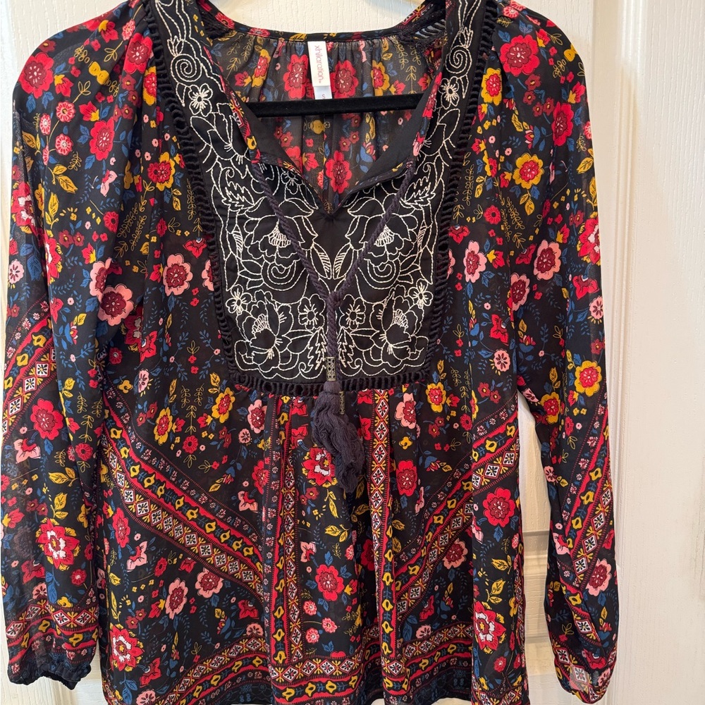 XHILARATION Floral Flowy Embroidered Women's Top Small